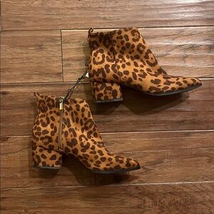 a new day The Valerie Microsuede City Ankle Leopard Print Booties Size 7